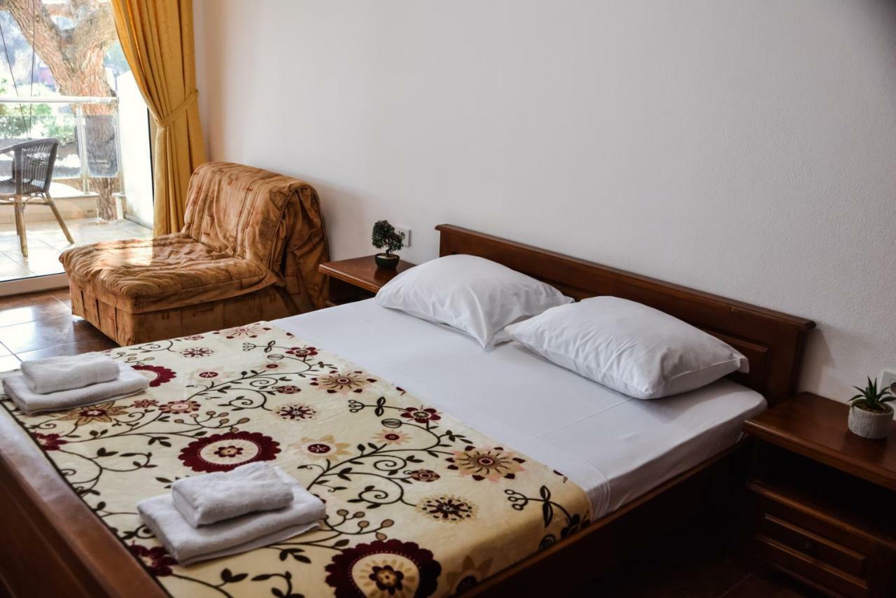 Riva Bed & Breakfast Ulcinj Bagian luar foto